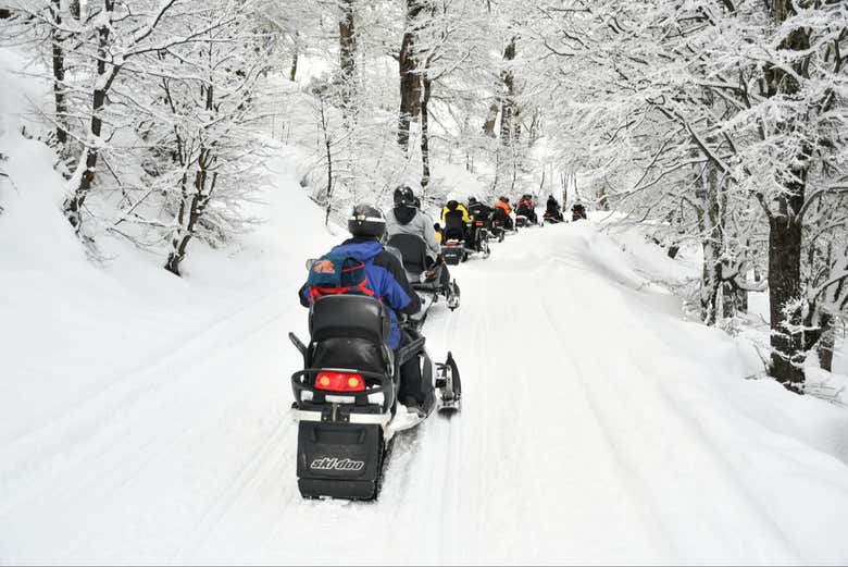 Desfrutando do percurso a bordo das motos de neve
