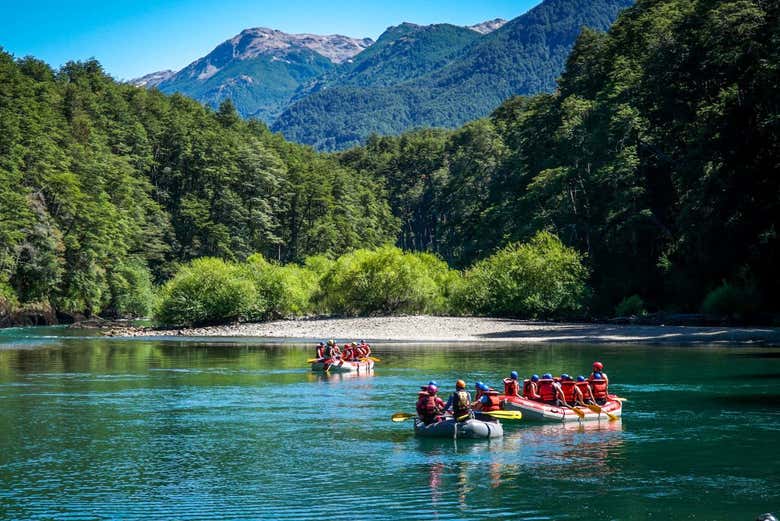 De regreso de la travesía sobre las balsas