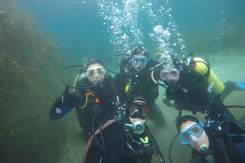 Disfrutando del buceo en el lago Moreno