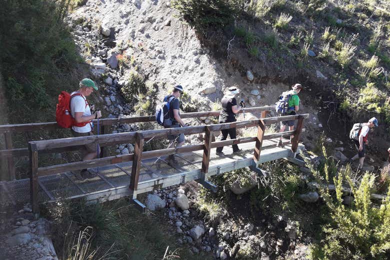 Cruzando el puente del arroyo Van Titter