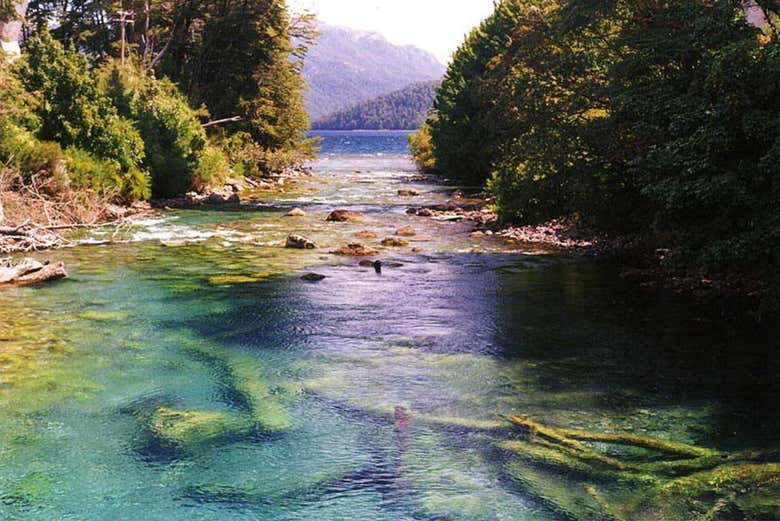 O rio Correntoso, na Villa La Angostura