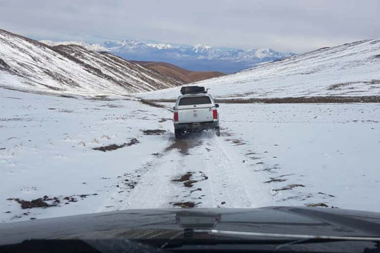 Crossing the landscapes of Tontal in a jeep