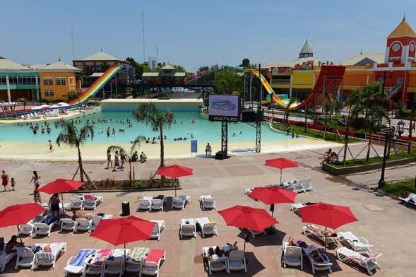 Entrada a Aquafan con transporte