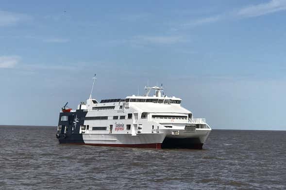 Ferry entre Buenos Aires e Colônia do Sacramento