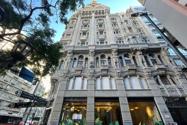 Un bâtiment aux multiples détails