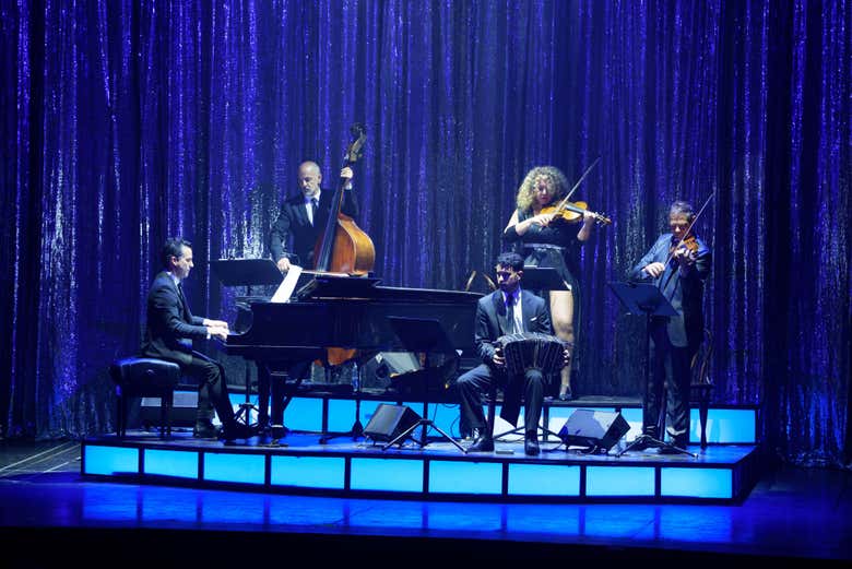 La orquesta en vivo del Quinteto del Ángel