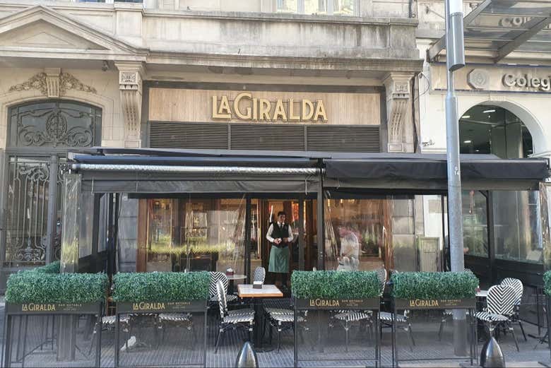 Visit the famous bar La Giralda
