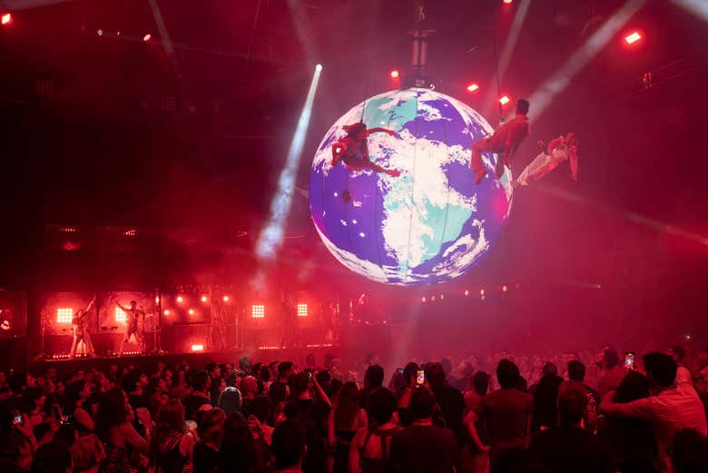 En Aven, los bailarines de Fuerza Bruta danzarán sobre vosotros