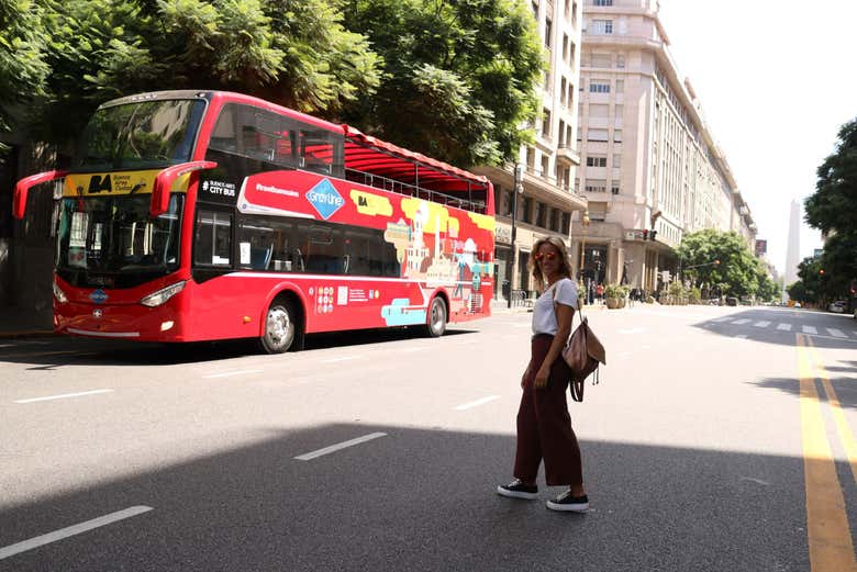 Foto de lembrança em frente ao ônibus turístico!