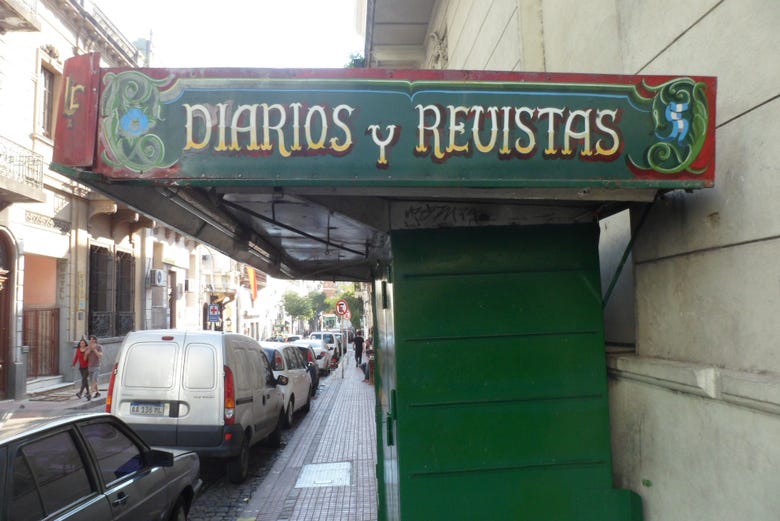 Sign in the fileteado porteño style
