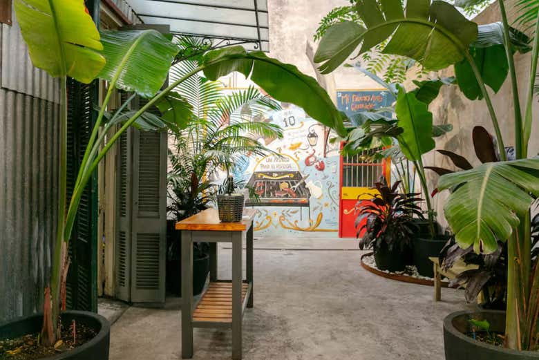 Na entrada da casa particular em Palermo