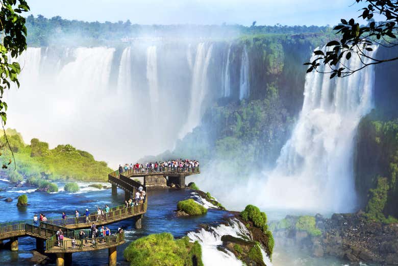 Uma das passarelas para se aproximar das cataratas