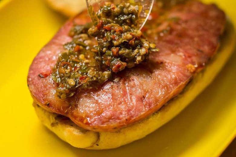 Choripán à la sauce chimichurri