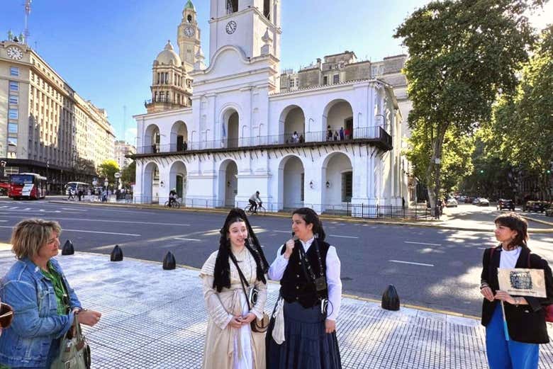 Durante la parada ante el Cabildo de Buenos Aires
