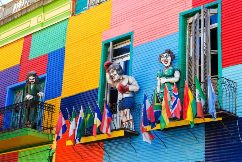 Edifício colorido no bairro de La Boca