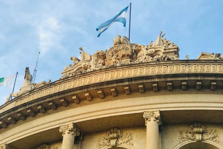 Detalle de la entrada del Hipódromo de Palermo
