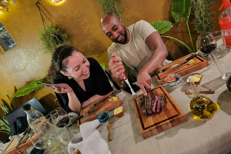 Desfrutando de um bom churrasco