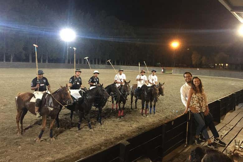 Aproveitando o show noturno de polo