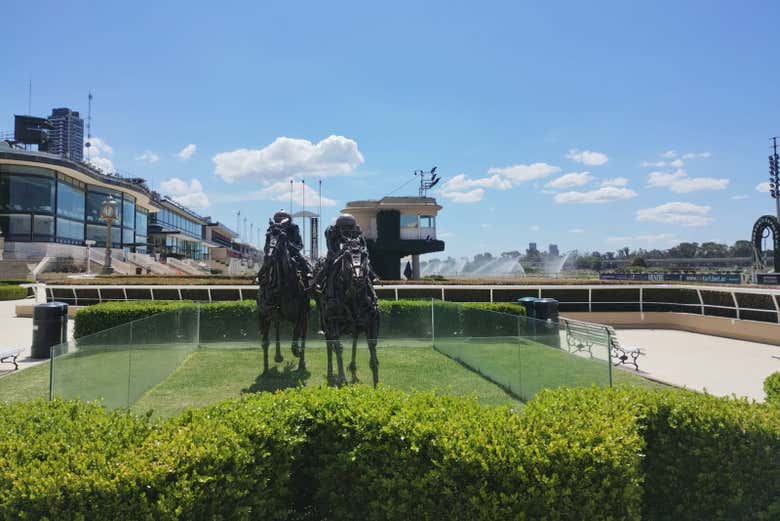 Escultura de unos jinetes