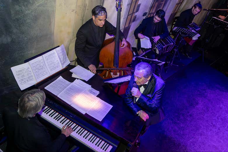 Hugo Marcel y la orquesta