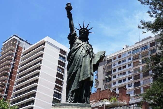 Réplica da Estátua da Liberdade na Plaza Belgrano
