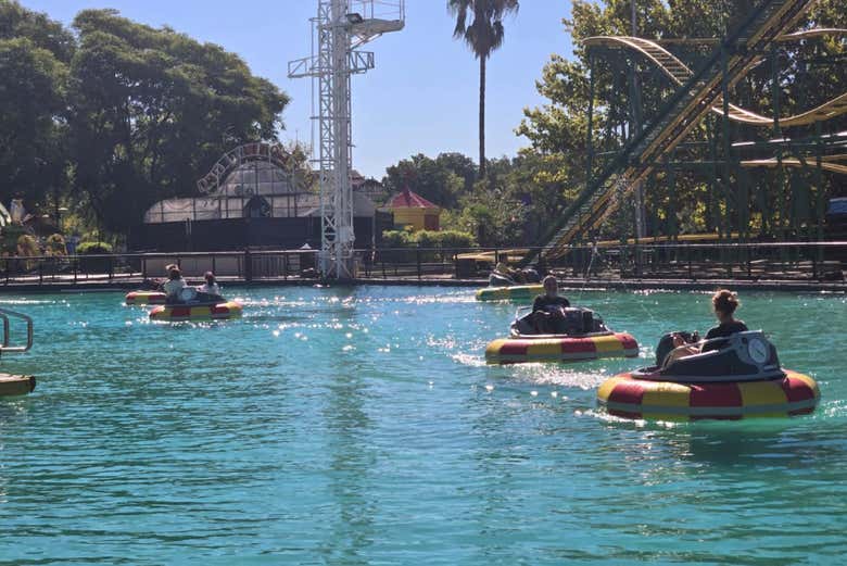 Disfrutando de un paseo en el agua