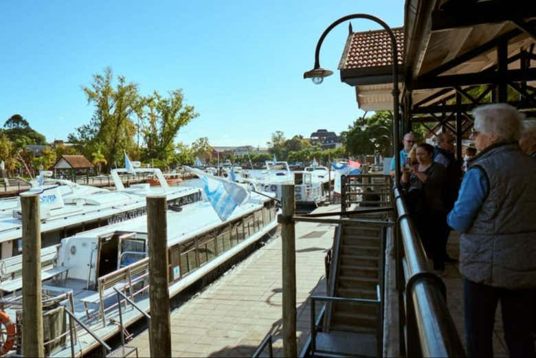 Visitando el puerto fluvial de Tigre