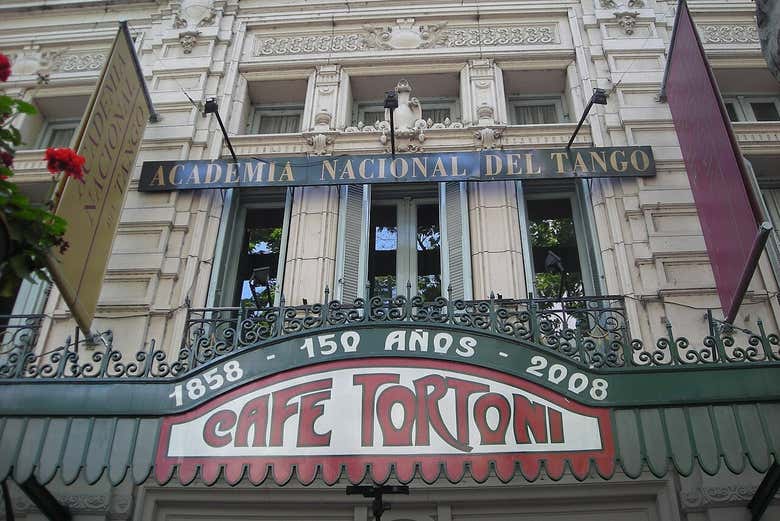 O Café Tortoni tem mais de 100 anos de história