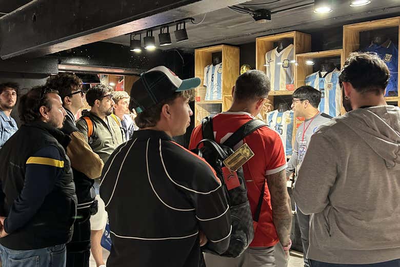 Viendo el Museo de Maradona