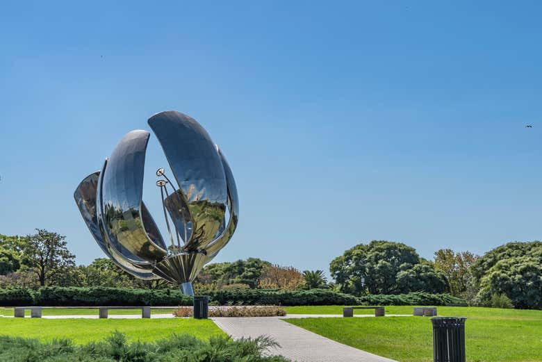 La Floralis Genérica, uno dei simboli di Buenos Aires
