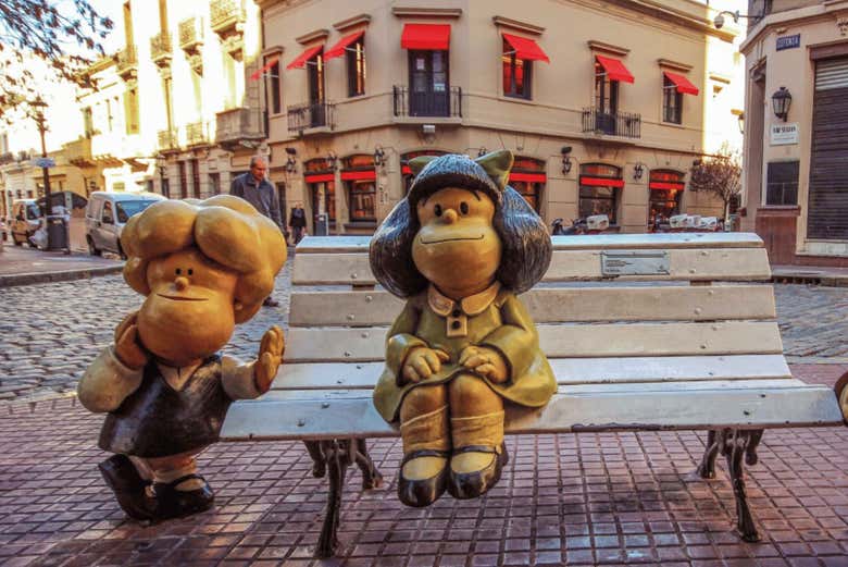 Estatua de Mafalda y Susanita en San Telmo