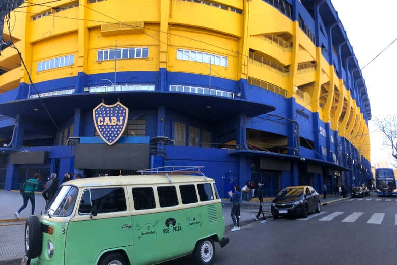 Pasando por La Bombonera, el estadio del CA Boca Juniors