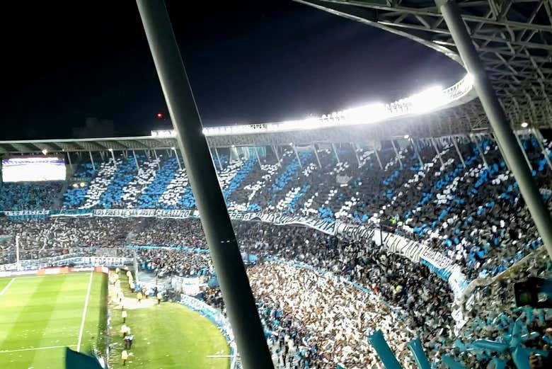 Aficionados del Racing Club animando a su equipo