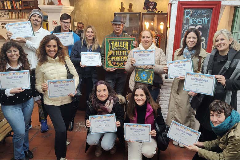 In posa con gli attestati