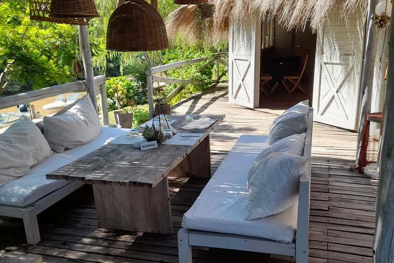 Zona de relax en el parador de playa Fogón