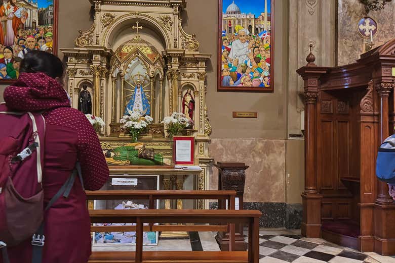 Interior de la Basílica de San José de Flores