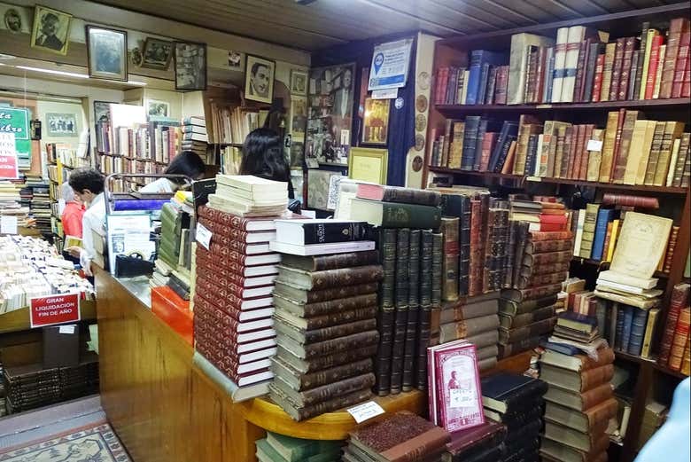 Interior da livraria El Túnel