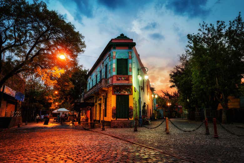 Anochece en el barrio La Boca