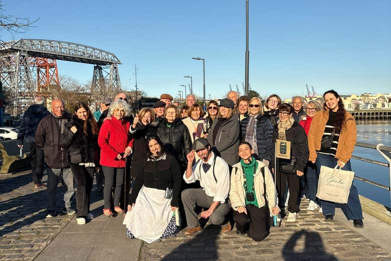 Encerramos o tour em frente à Ponte Transbordadora