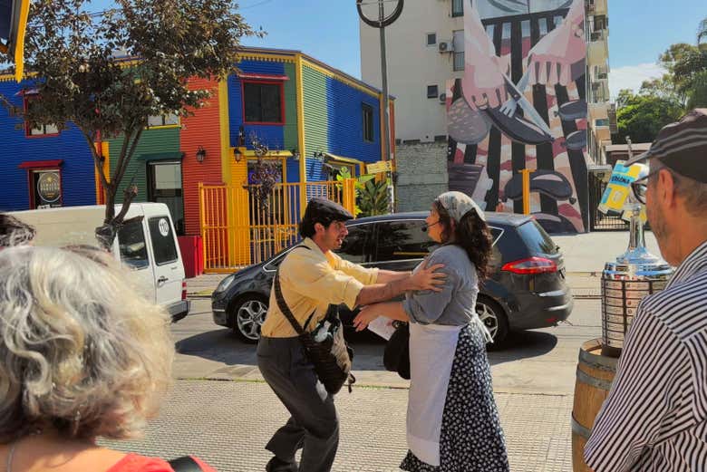 Dois atores vão nos acompanhar neste passeio teatral