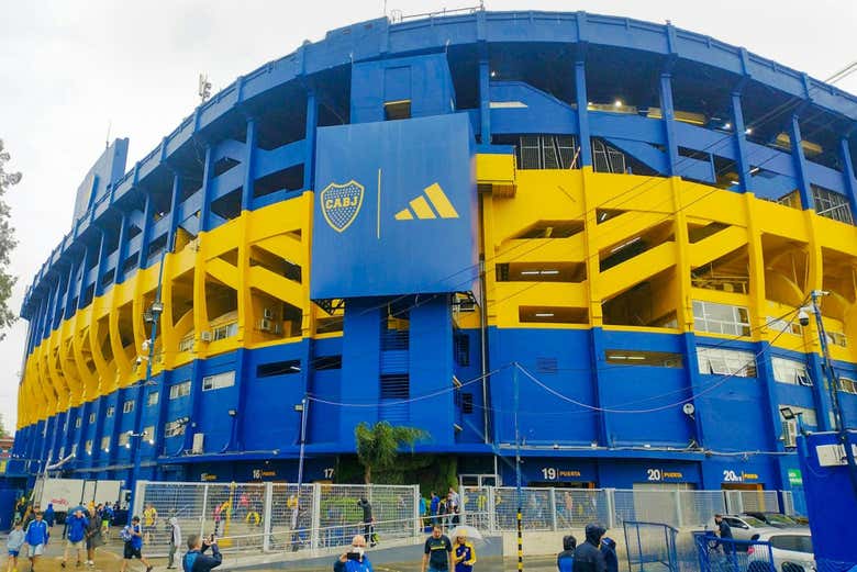 O Estádio Alberto José Armando, conhecido como La Bombonera