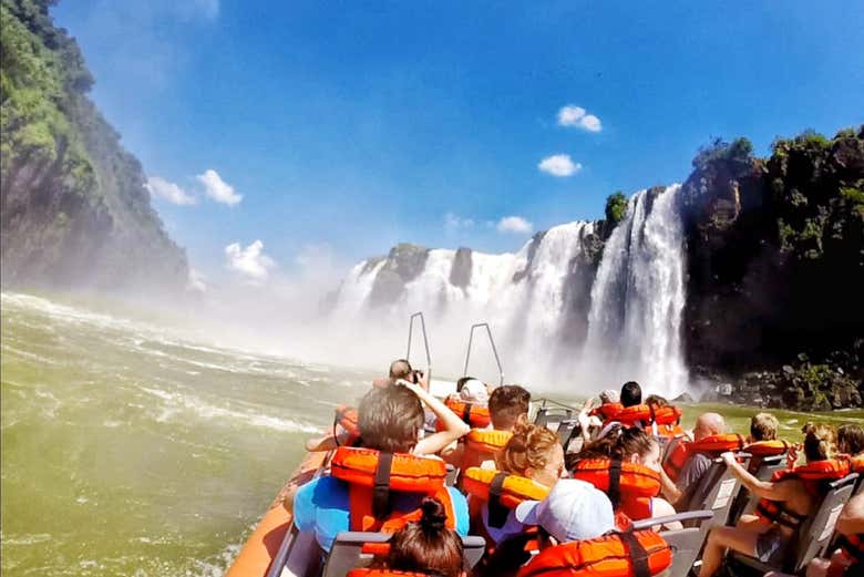Paseo en lancha por las cataratas