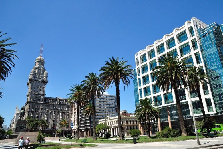 La plaza de la Independencia de Montevideo