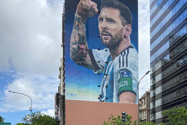 A mural of Messi