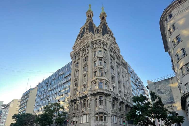 Vue de la rue du bâtiment