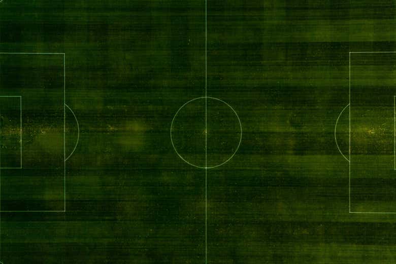 Terreno de juego listo para el partido