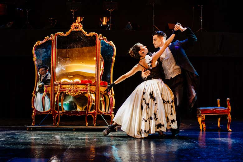 Casal de dançarinos de tango