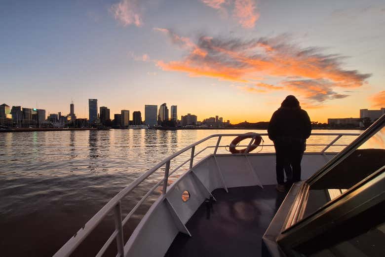 Disfrutando del paseo en barco por el Río de la Plata