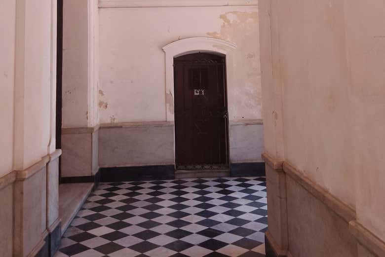 Un corridoio della Basilica de Nuestra Señora del Rosario