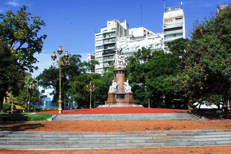 Visitando la plaza de Francia